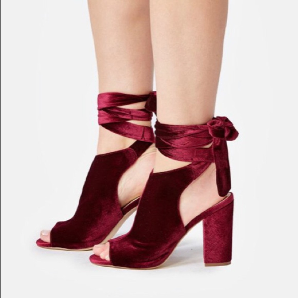 NEW Fall velvet 9 Abriana JustFab Tie Block Heels